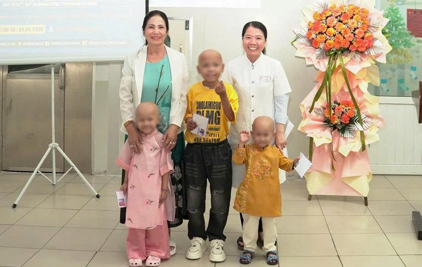 3 bệnh nhi khỏe mạnh trở về với gia đình . Ảnh: BVCC
