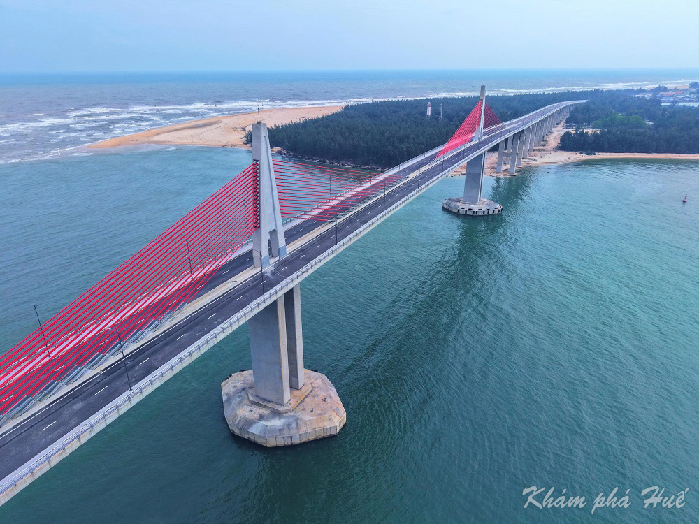 Cầu vượt cửa biển Thuận An - Huế