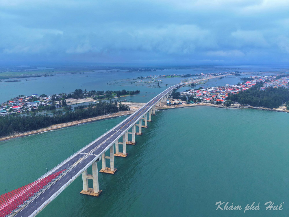 Cầu vượt cửa biển Thuận An - Huế
