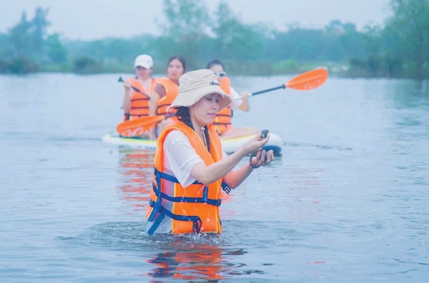 Vẻ đẹp mộc mạc, yên bình và nên thơ của vùng đầm phá Tam Giang thu hút nhiều du khách tìm đến trải nghiệm, khám phá. Ảnh: Hoài Thông 
