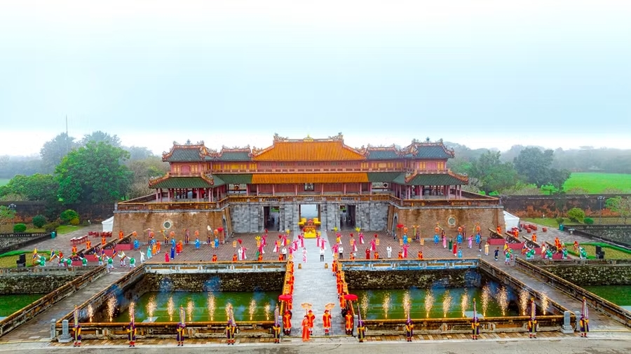Hệ thống di sản quý báu chính là "mỏ vàng" để Huế khai thác phát triển kinh tế du lịch - Ảnh: ITN.