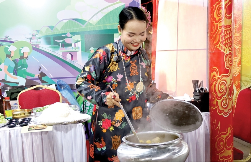 Bun bo Hue, the signature dish featured at culinary festivals in Hue