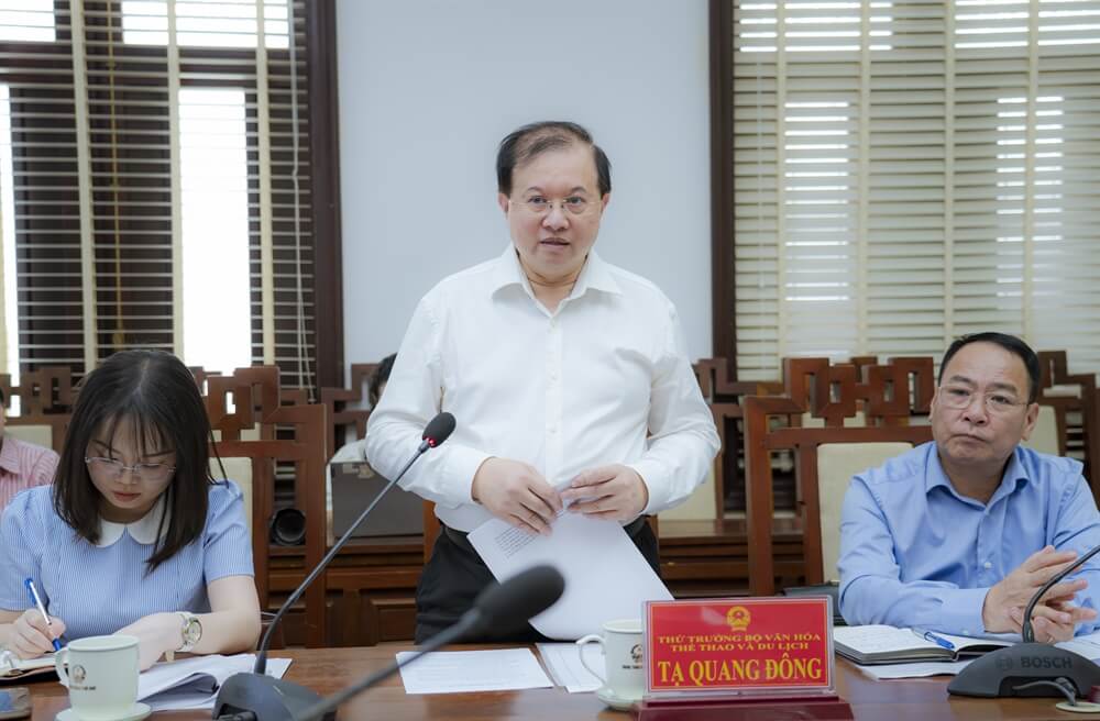 Thứ trưởng Bộ Văn hóa, Thể thao và Du lịch Tạ Quang Đông phát biểu tại buổi làm việc
