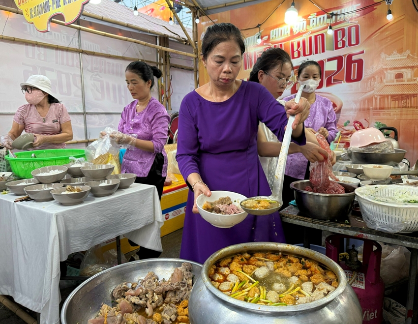 Món bún bò ngon nức tiếng chinh phục cả những người sành ăn. Ảnh: Q.T 