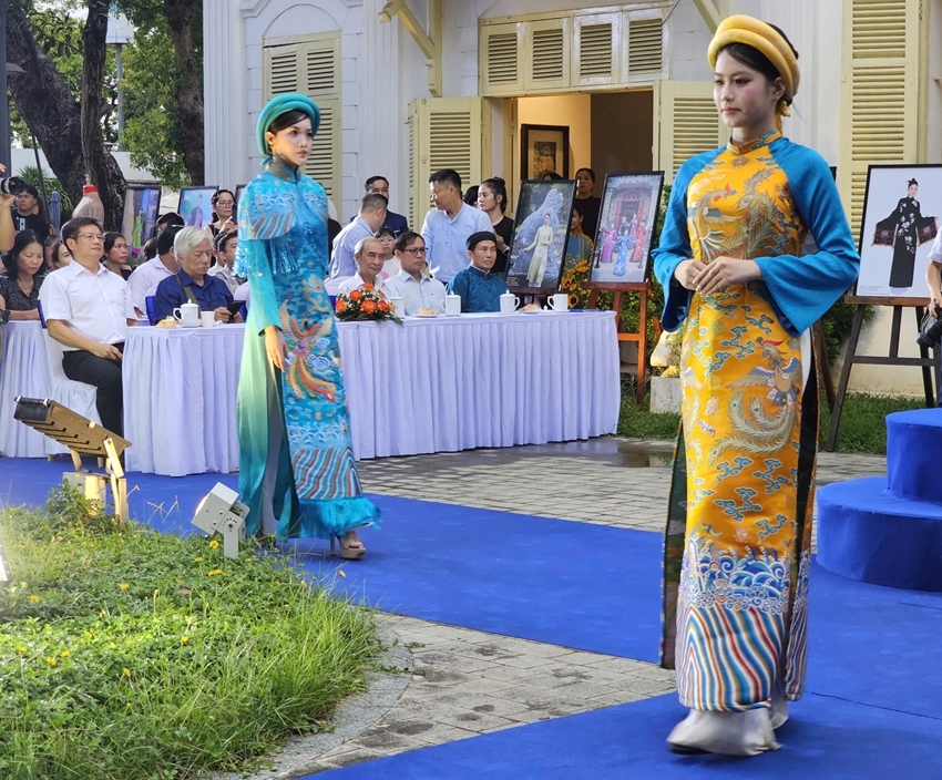 Models taking to the runway in ao-dai collections at the event 
