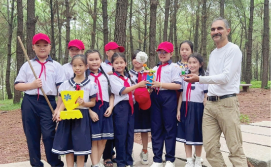Các thành viên nhí của Câu lạc bộ “Đại sứ xanh”  