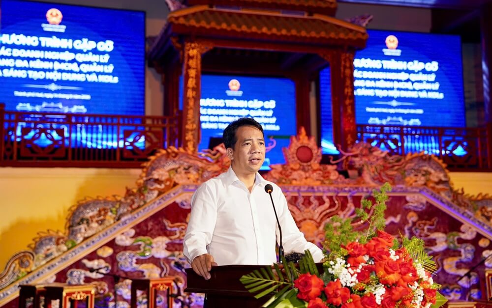 Phó Chủ tịch UBND thành phố Trần Hữu Thuỳ Giang phát biểu tại buổi gặp mặt