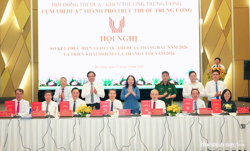 Bảy thành phố trung ương ký kết giao ước thi đua năm 2026. Ảnh: Ngọc Hiếu 