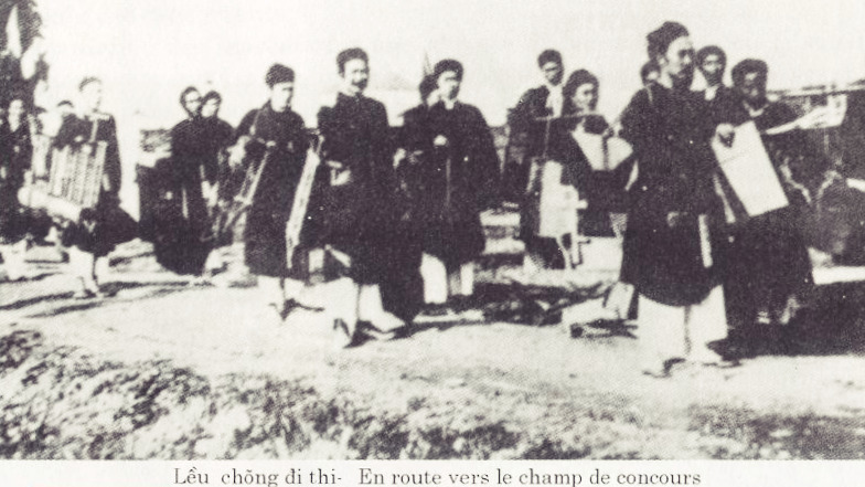 Scholars carrying tent and stool to the imperial examinations during the Nguyen Dynasty. Source: Vietnam National Museum of History.