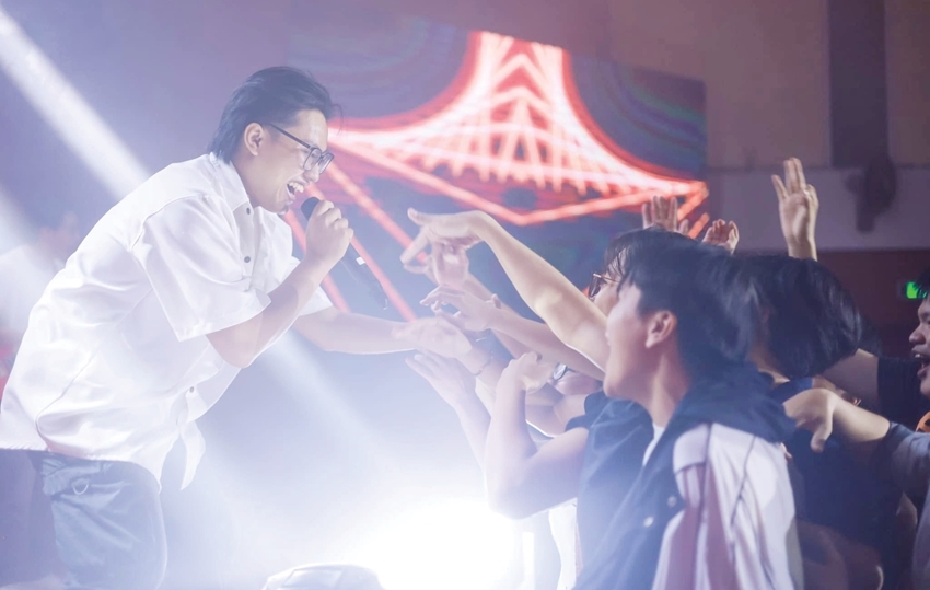 For Minh, the most precious thing after every performance is the music resonance shared with the audience