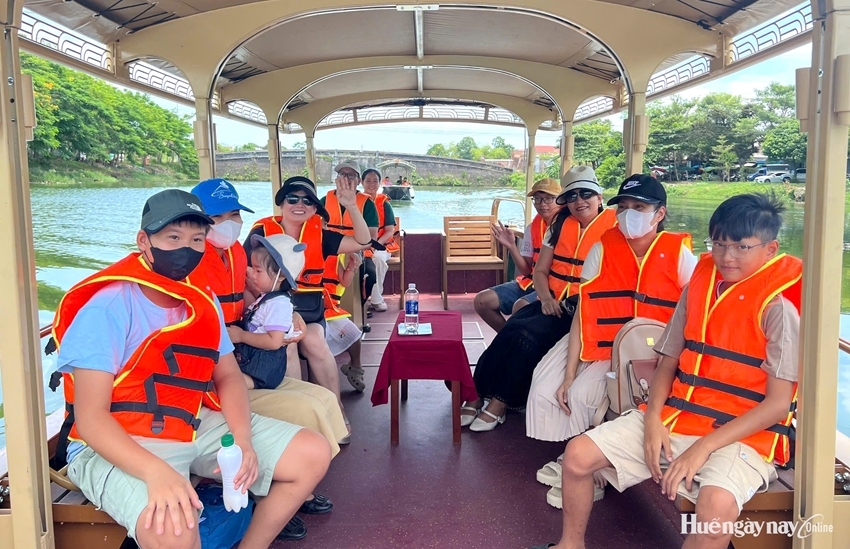 Visitors experienced an electric boat ride on the river