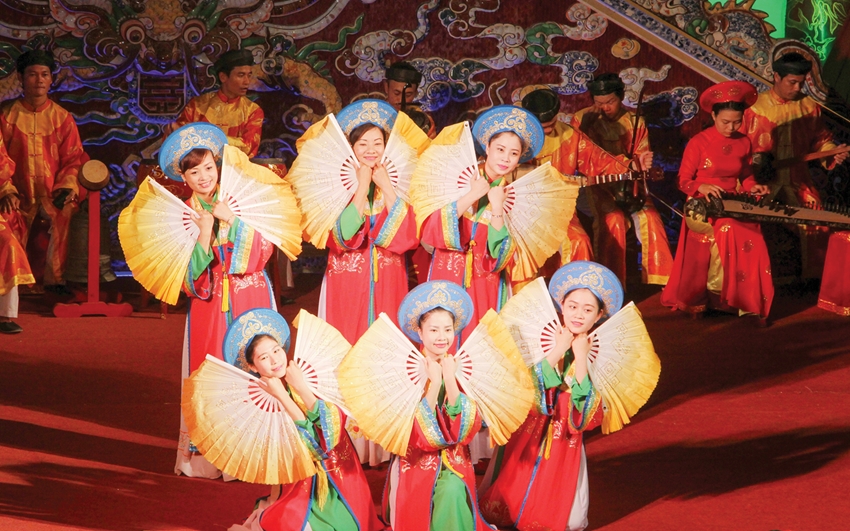 Những người theo nghề múa thường phải đáp ứng được các tiêu chí về hình thể, năng khiếu bẩm sinh và sự khổ luyện. Ảnh: Bảo Minh