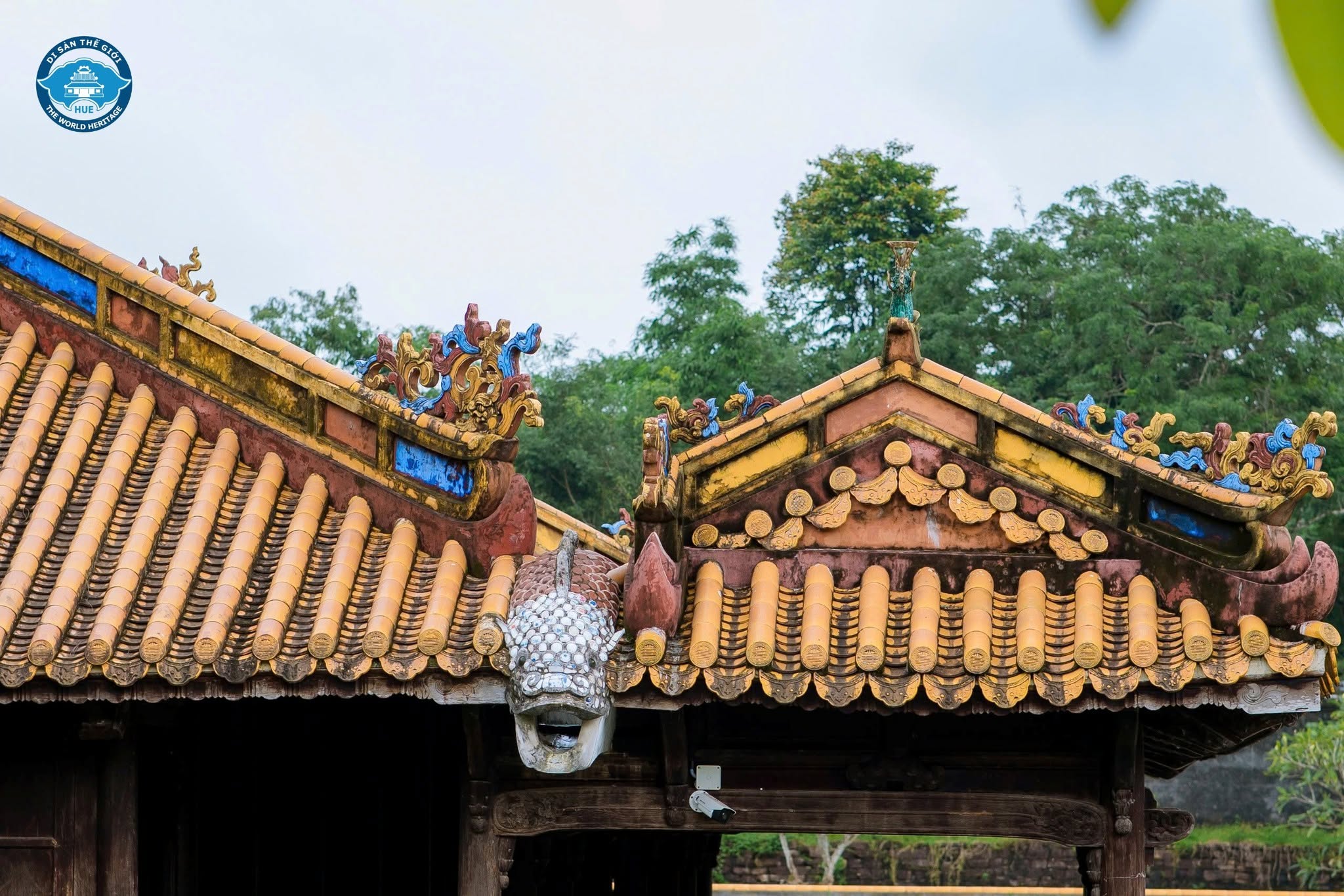 Máng xối trên mái các công trình kiến trúc cung đình Huế
