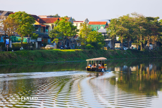 EBOAT Feniko – Discover Hue Heritage by Electric Boat