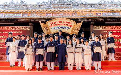 Áo dài và di sản Huế