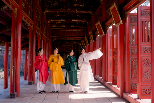 Huế - Kinh đô áo dài của Việt Nam