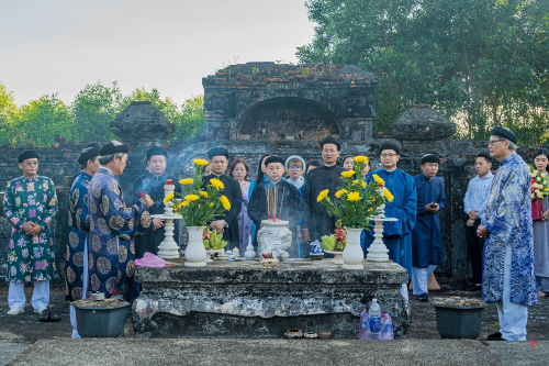 Ao Dai Honor Lord Nguyen Phuc Khoat